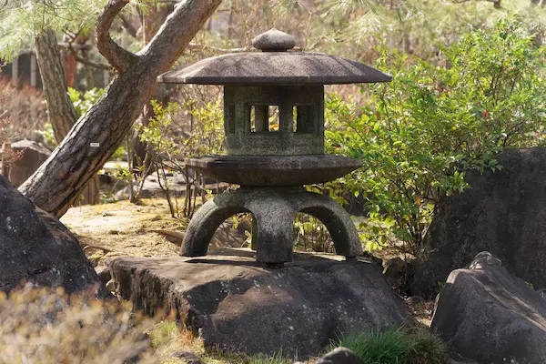 Stone lantern (1)